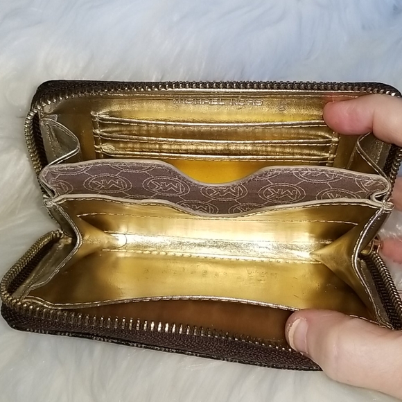 💛Michael Kors Small Ladies Wristlet - Picture 6 of 11